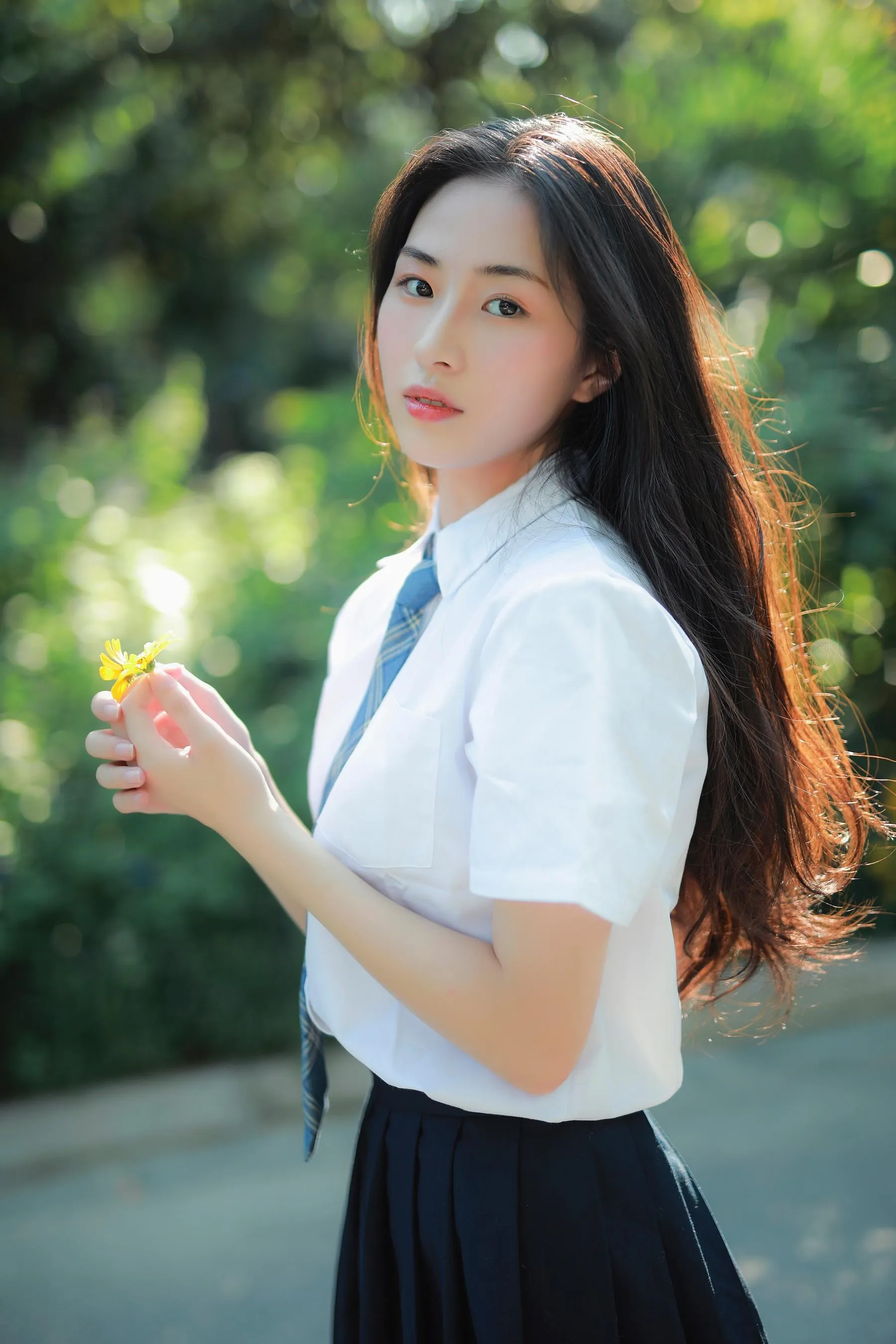 [艺图语] 2022.07.02 风很温柔，花很鲜艳 一帆 [22P]插图